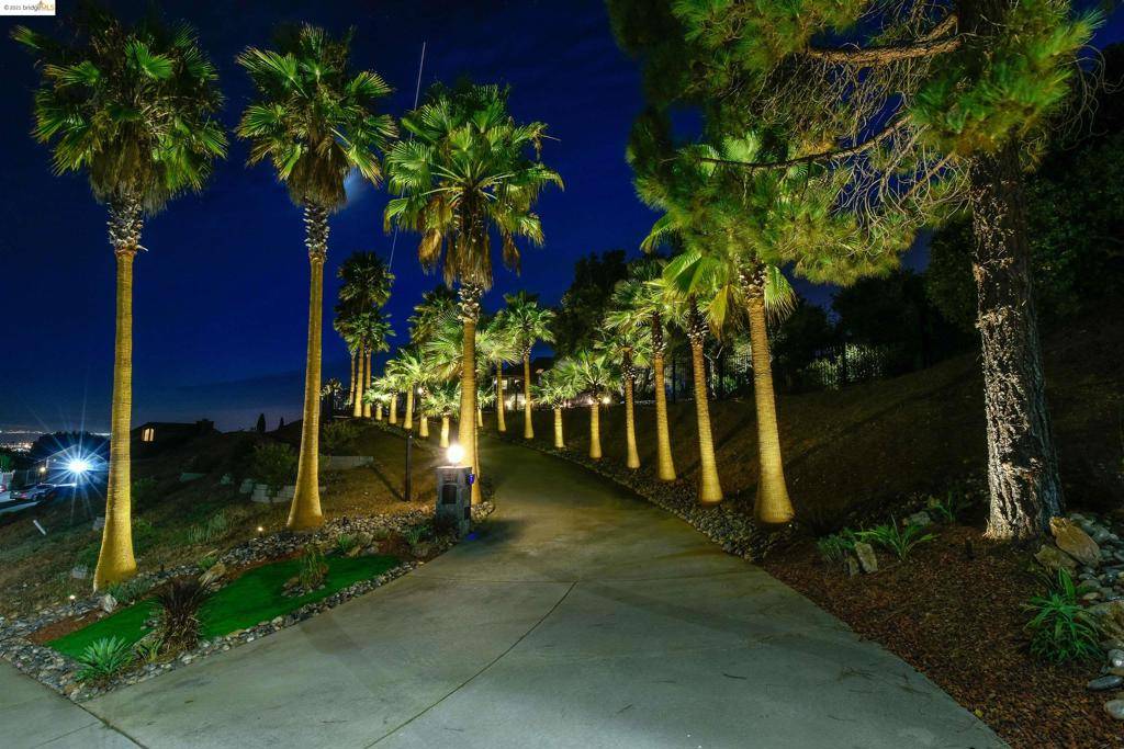 Oakland, CA 94605,13775 Campus Dr