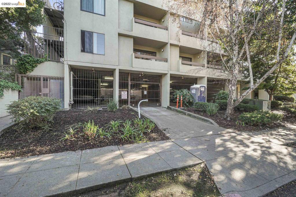 Oakland, CA 94610,424 Orange St #208