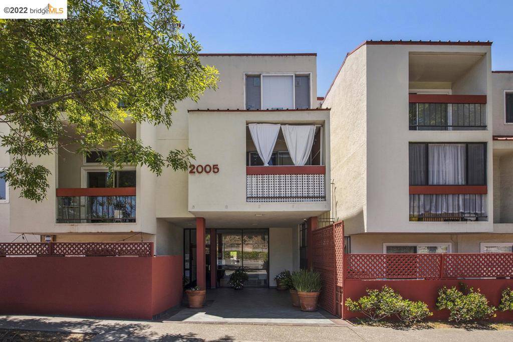 Oakland, CA 94611,2005 Pleasant Valley Ave #111