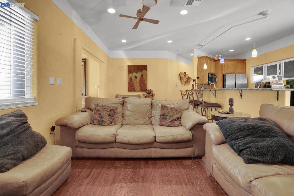 Oakland, CA 94605,11160 Elvessa St