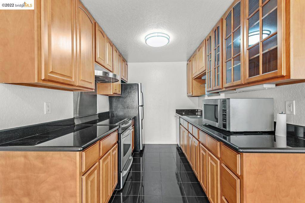Oakland, CA 94610,22 Moss Ave #206
