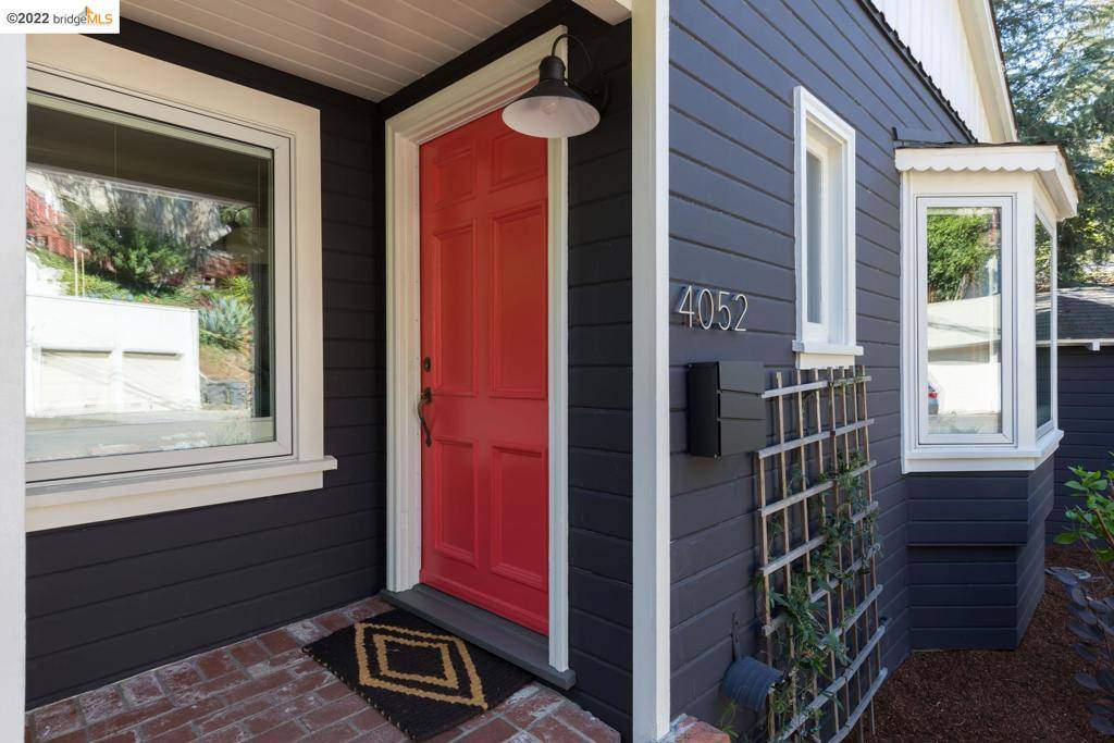 Oakland, CA 94602,4052 Canon Avenue