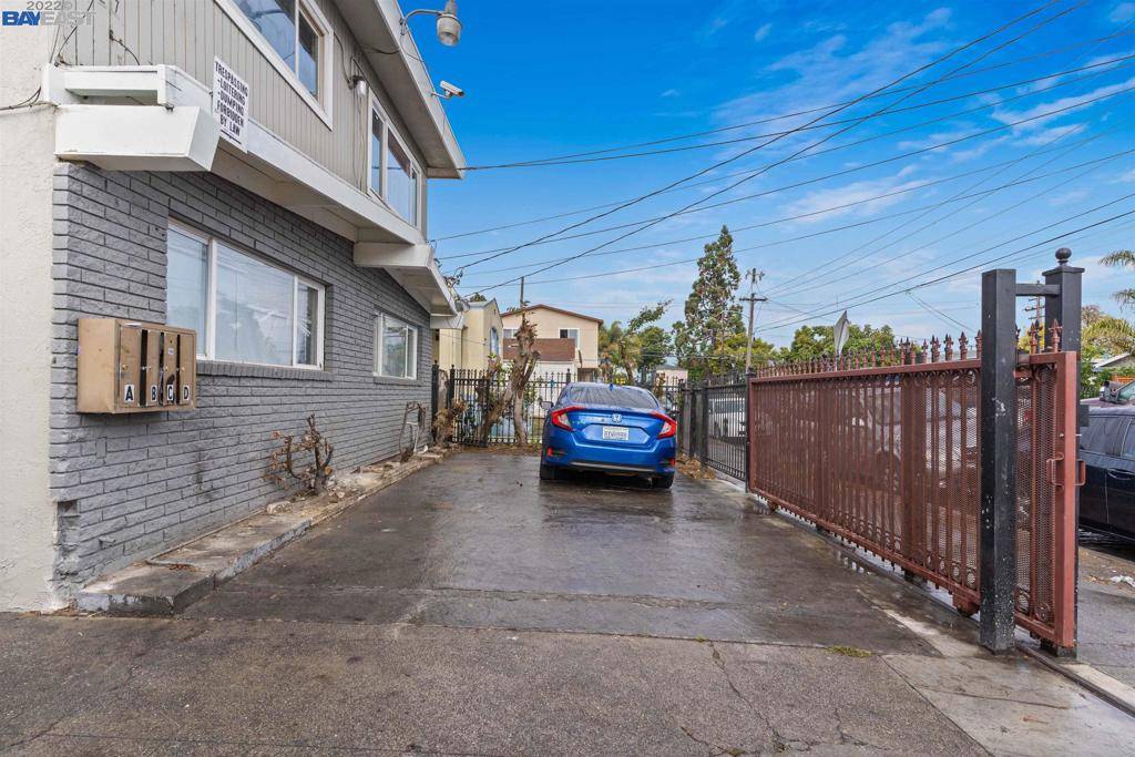Oakland, CA 94603,9227 C St
