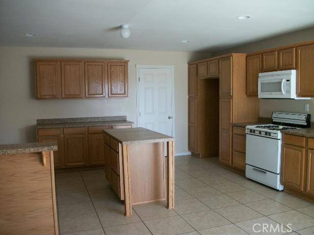 Adelanto, CA 92301,17800 Carson CIR