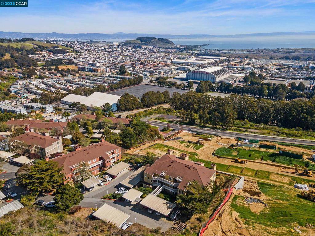 Daly City, CA 94014,206 Oak Ct