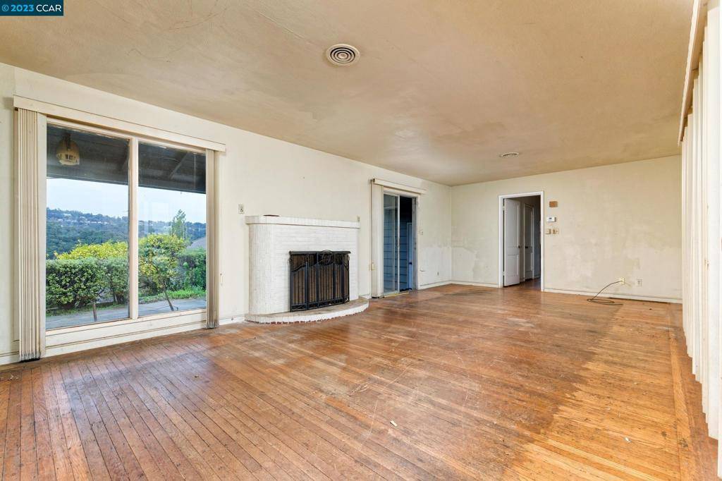 Oakland, CA 94605,7934 Crest Ave