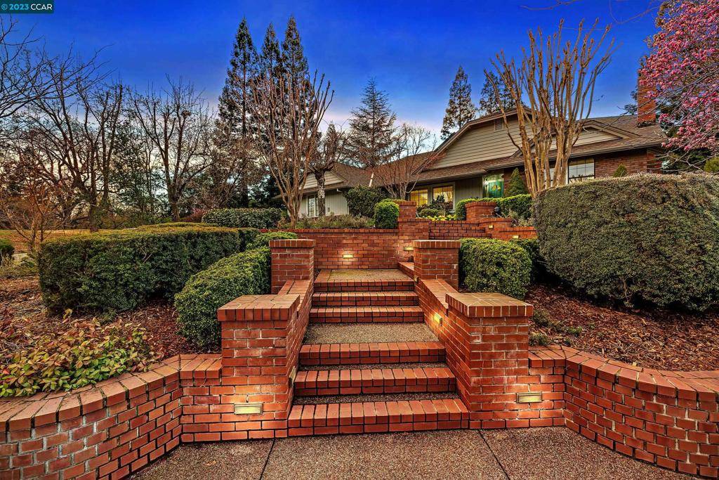 Danville, CA 94526,915 Matadera Way