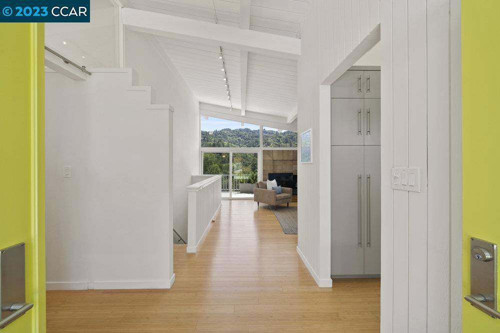 Orinda, CA 94563,14 Hacienda Cir