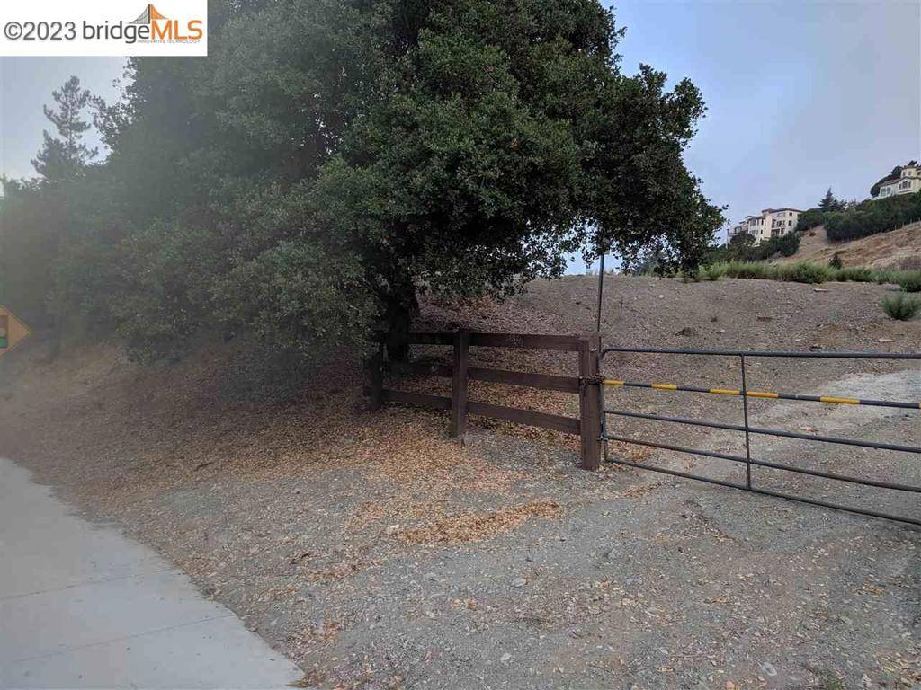 Oakland, CA 94619,0 Redwood Rd