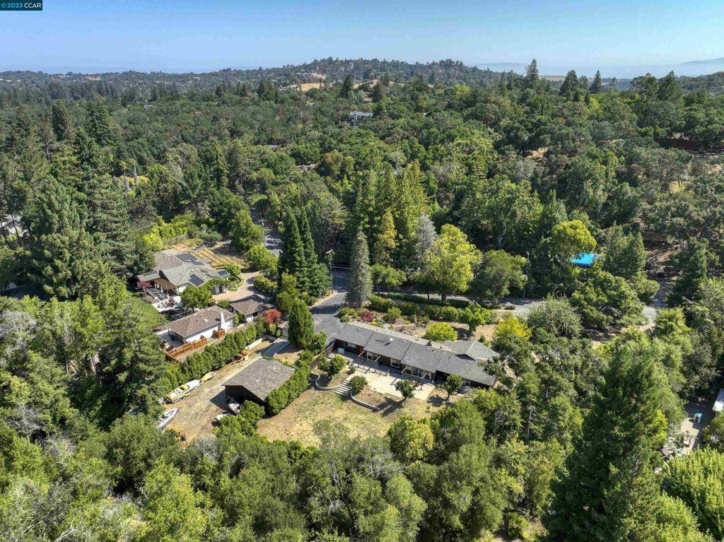 Portola Valley, CA 94028,165 Willowbrook Dr