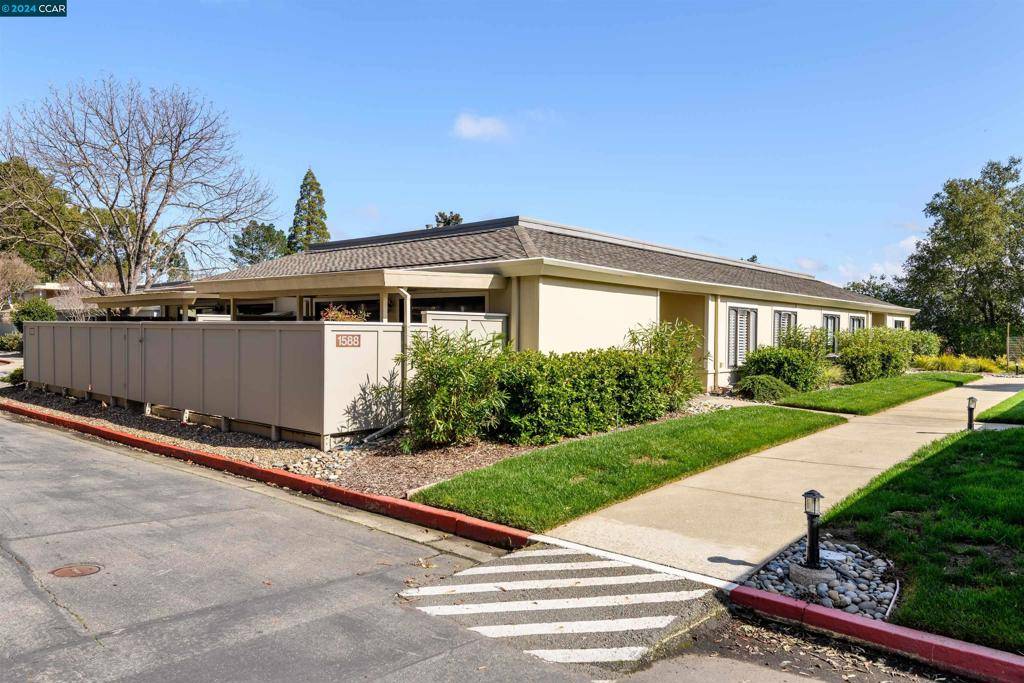 Walnut Creek, CA 94595,1588 Golden Rain Rd #1