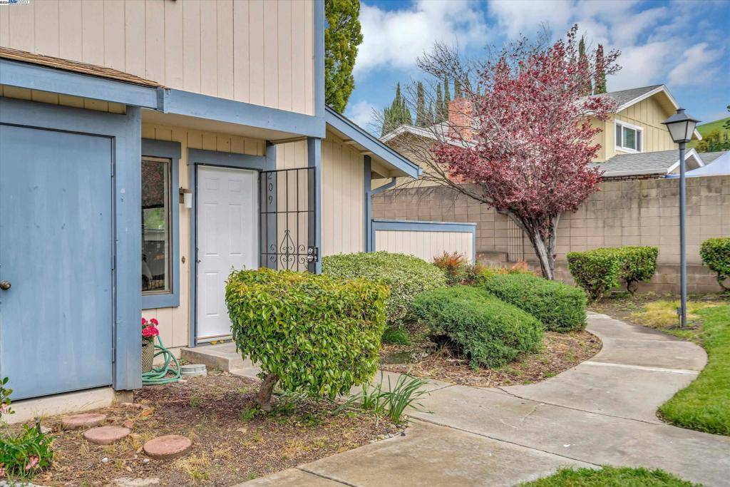 Union City, CA 94587,209 Ladera Plz #18