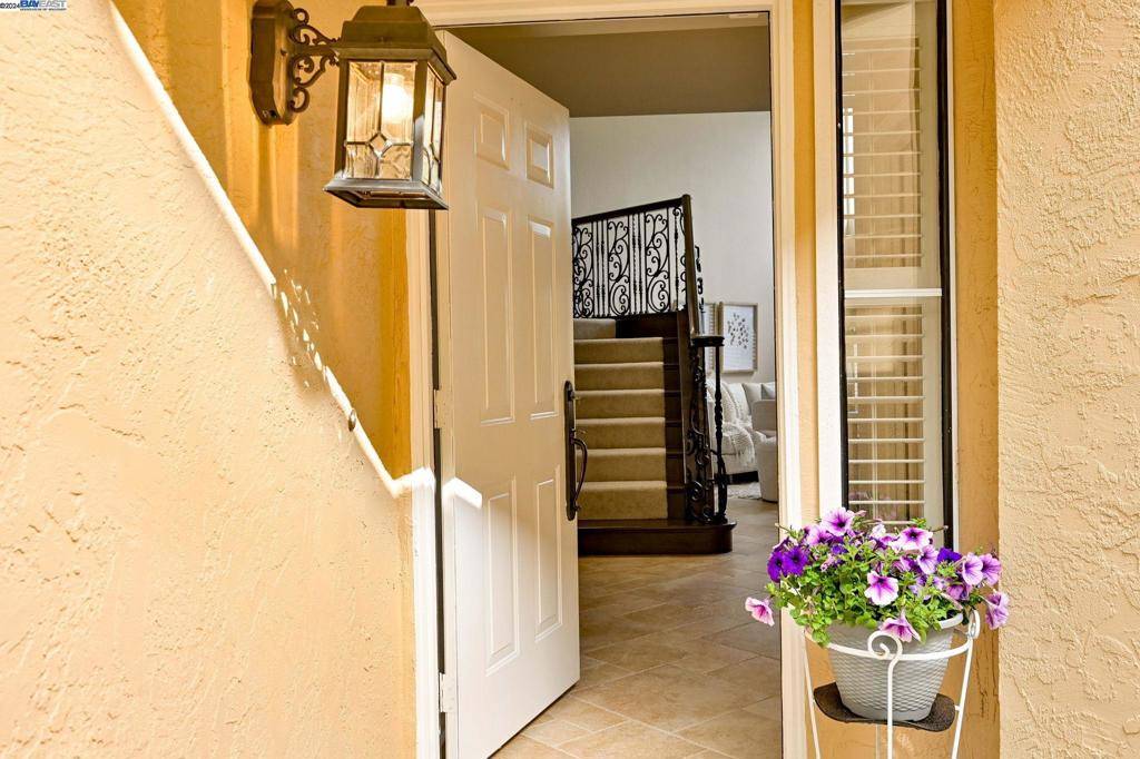 San Ramon, CA 94582,6220 Lakeview Cir