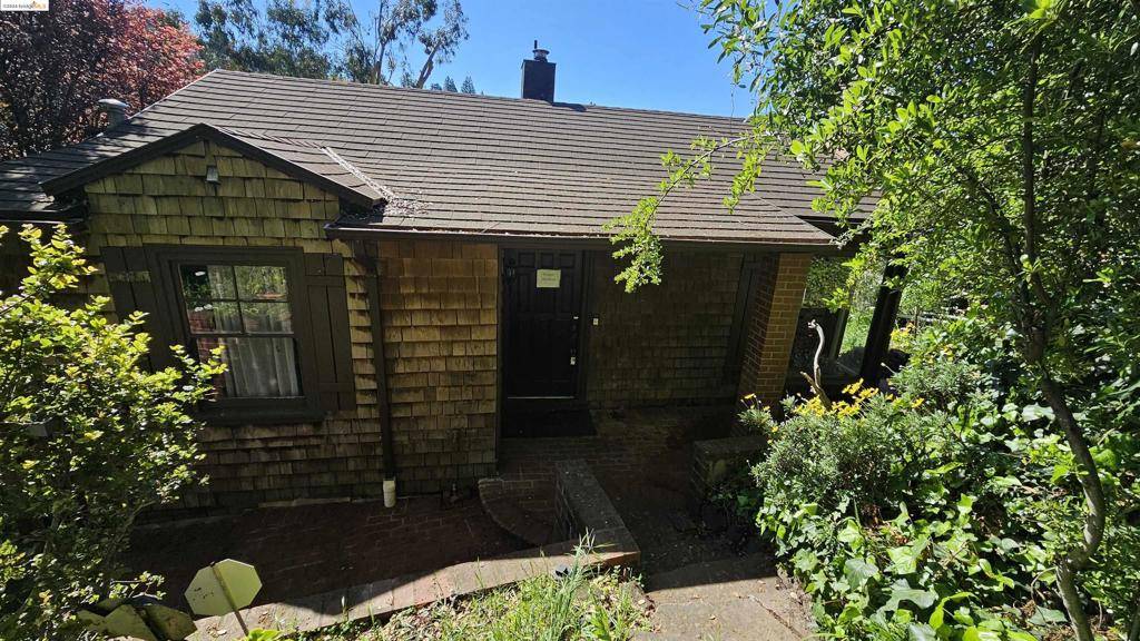 Oakland, CA 94611,5687 Merriewood Dr