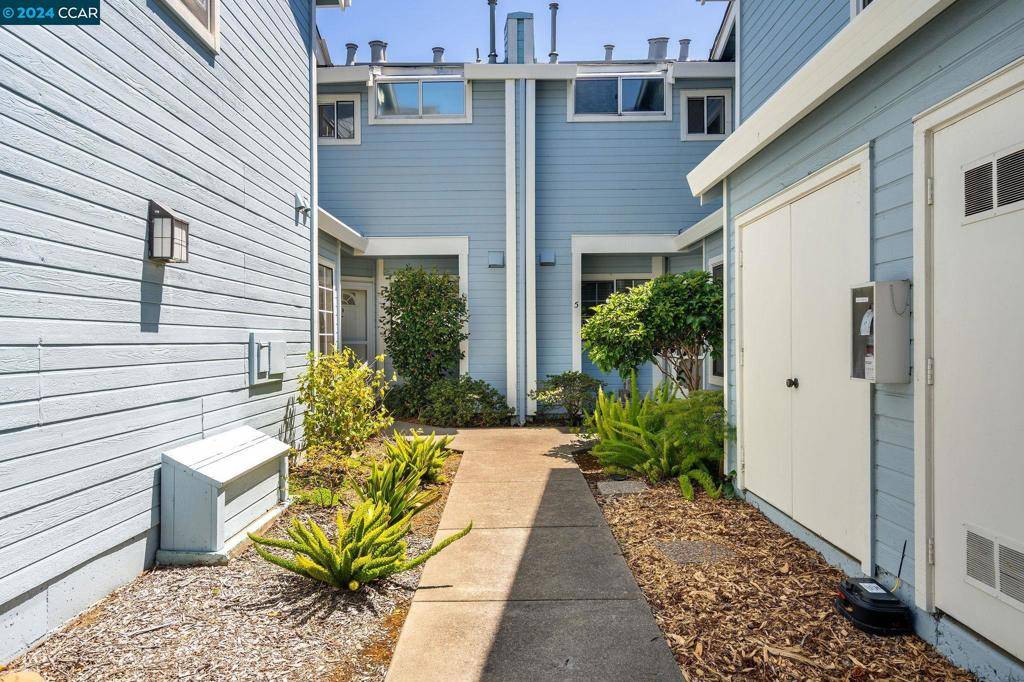 Vallejo, CA 94591,511 Timbercove St #4