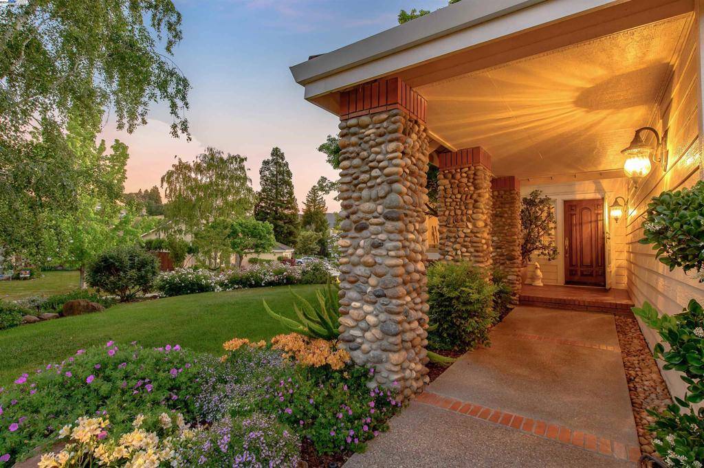Pleasanton, CA 94566,1018 Nelson Court