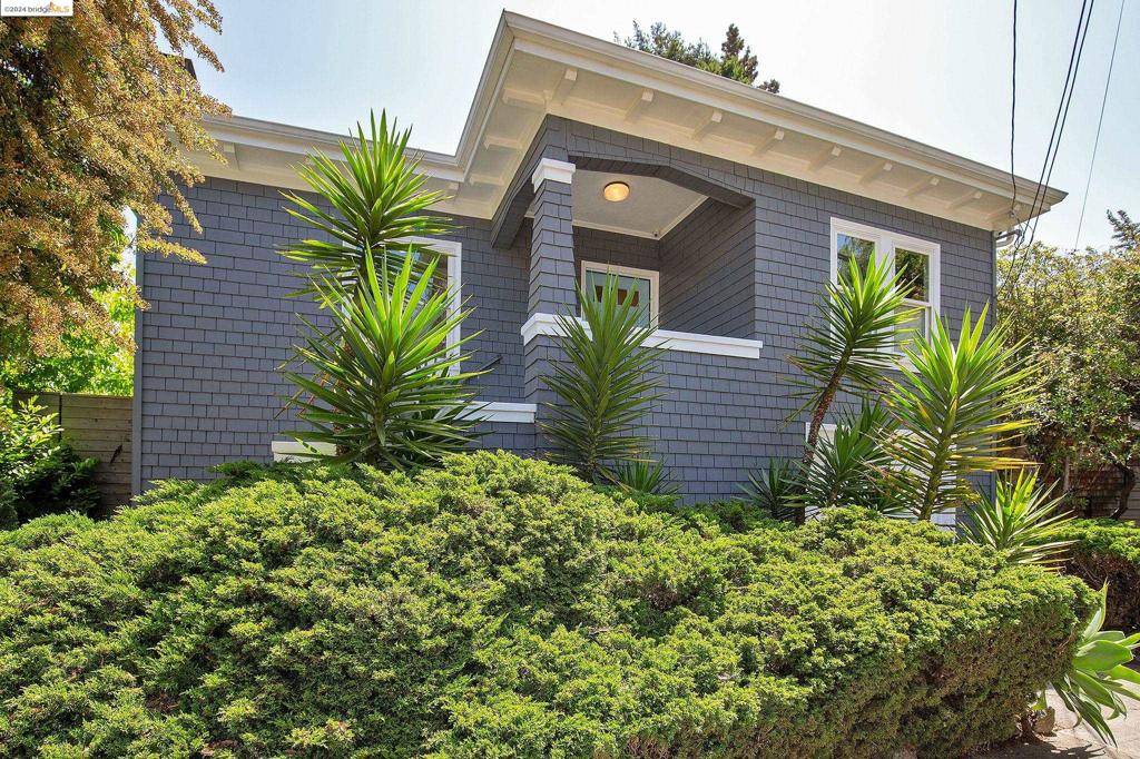 Oakland, CA 94618,6334 Colby St