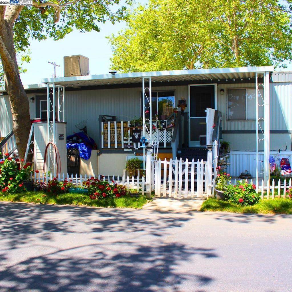 Lodi, CA 95240,621 E Lockeford St. #30