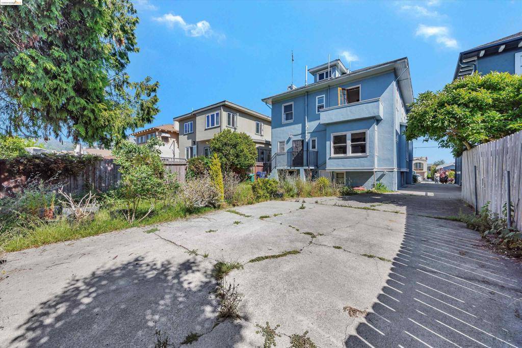 Oakland, CA 94602,4345 Edgewood Ave