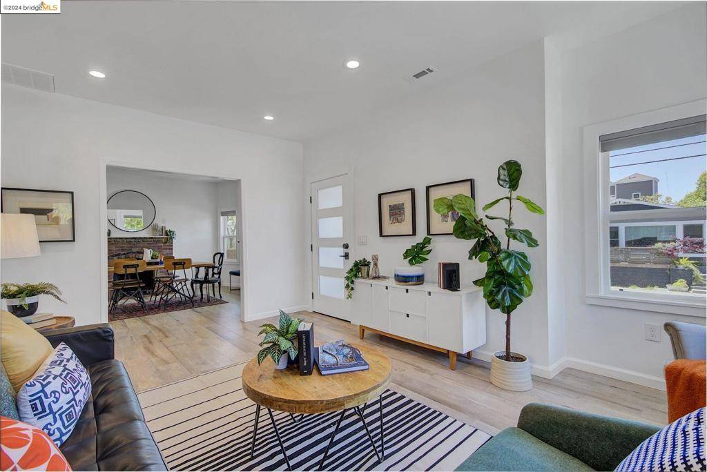 Berkeley, CA 94703,3103 King Street