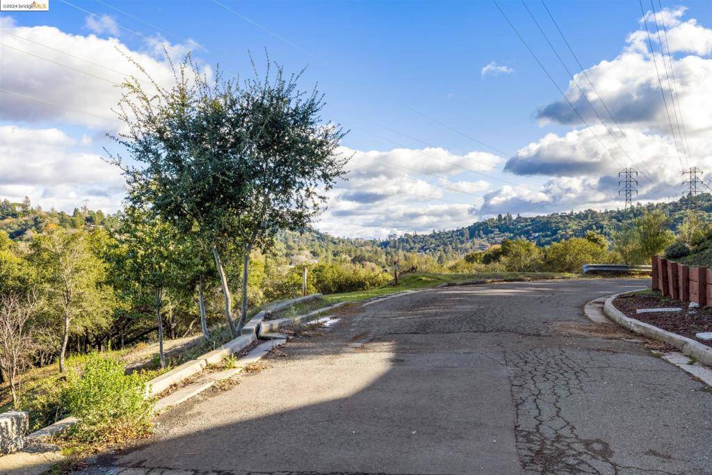 Orinda, CA 94563,105 Barbara Rd