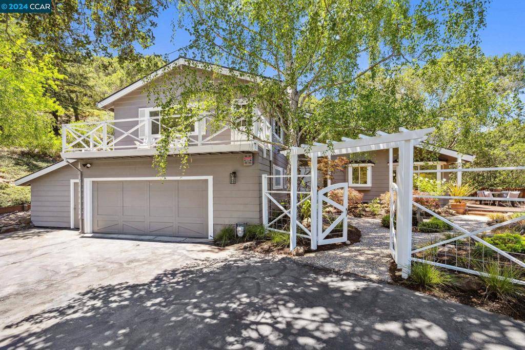 Orinda, CA 94563,32 MORAGA VIA