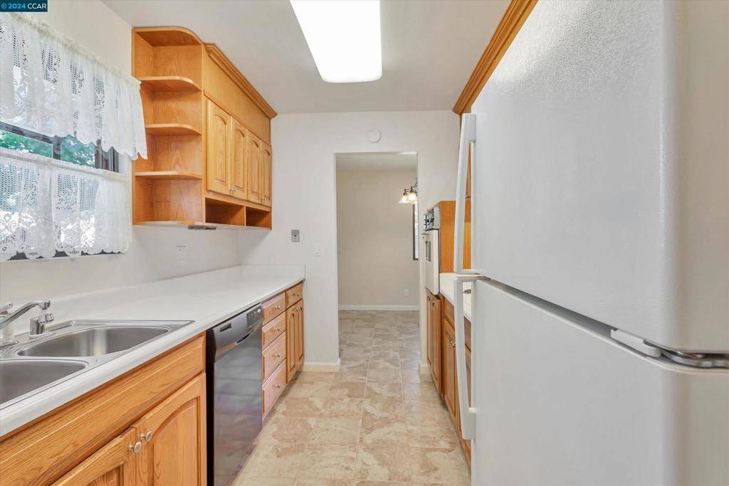 Pinole, CA 94564-1437,2950 ESTATES AVE #1