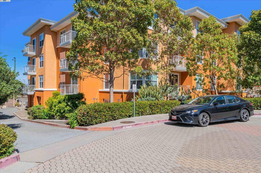 San Francisco, CA 94134,401 Crescent Court #4302