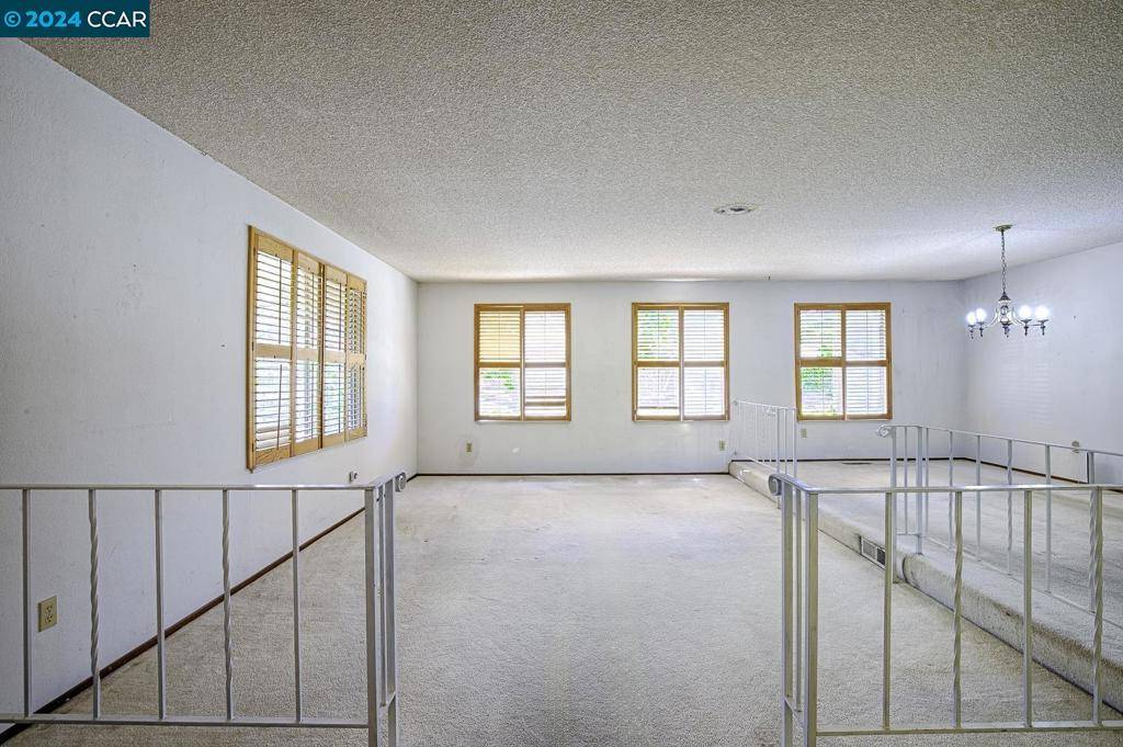 Santa Rosa, CA 95405,2030 Twin Ct