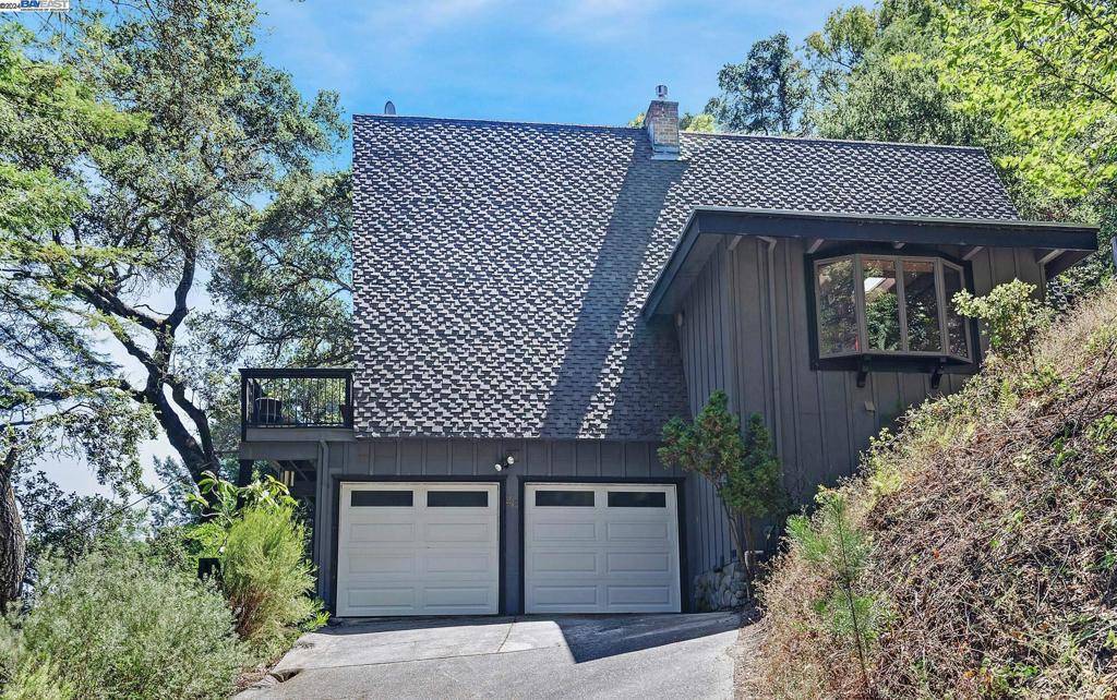 Orinda, CA 94563,26 Fern Way