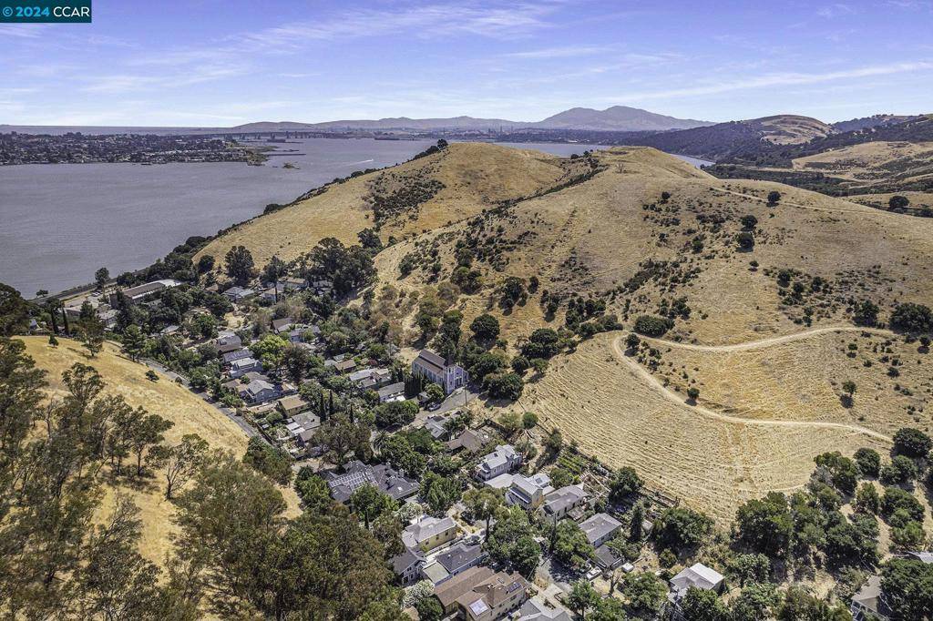 Port Costa, CA 94525,80 Canyon Lake Dr