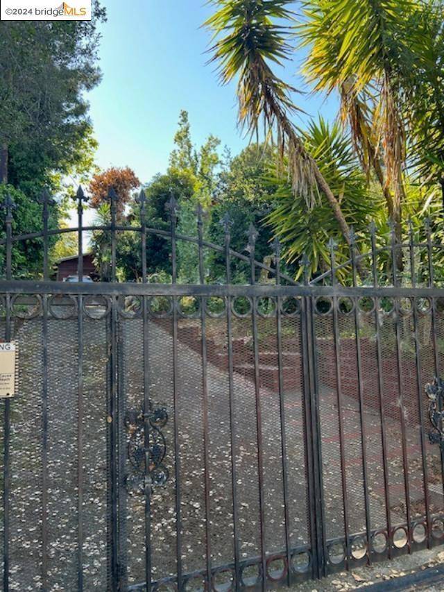 Oakland, CA 94619,4105 Gregory St
