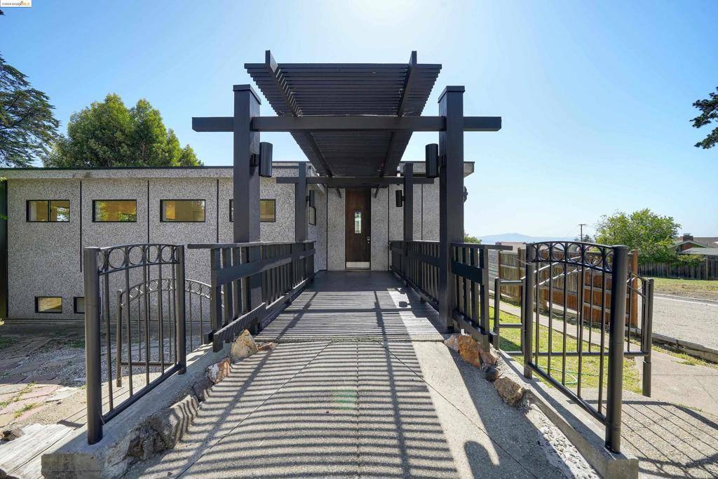 El Cerrito, CA 94530-2708,921 Clark Place