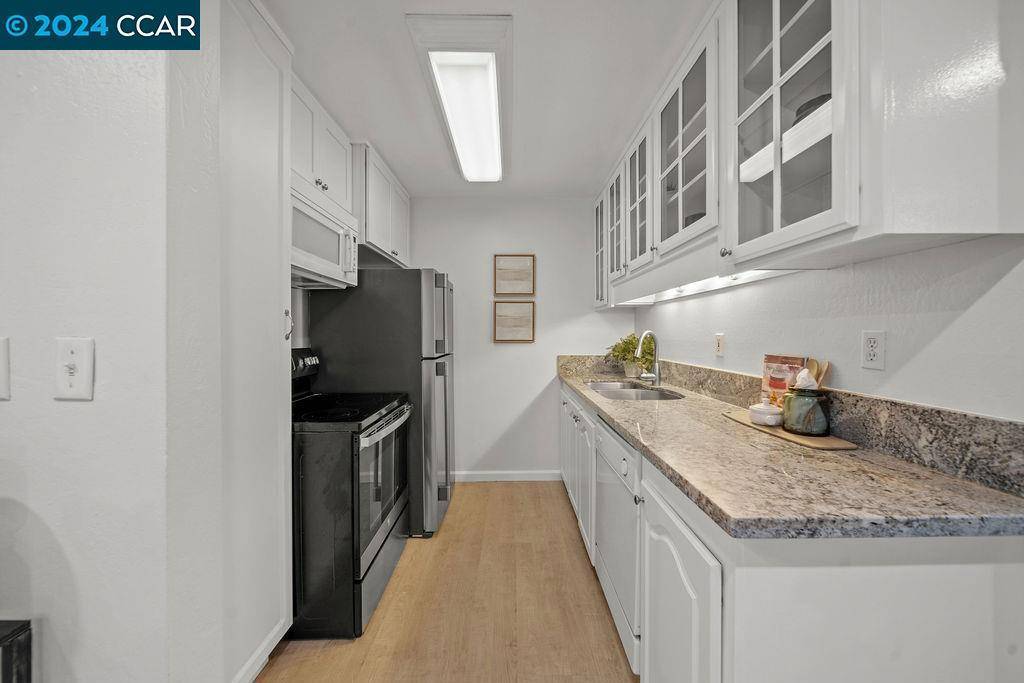 Walnut Creek, CA 94597,2704 Oak Rd #74