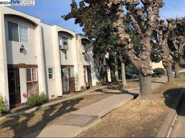 Concord, CA 94520,2249 Hillsborough Ct #5