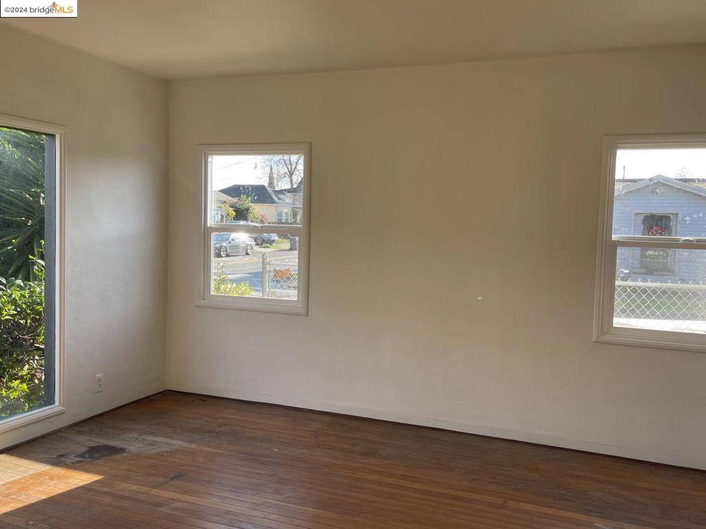 Oakland, CA 94621,8933 D St