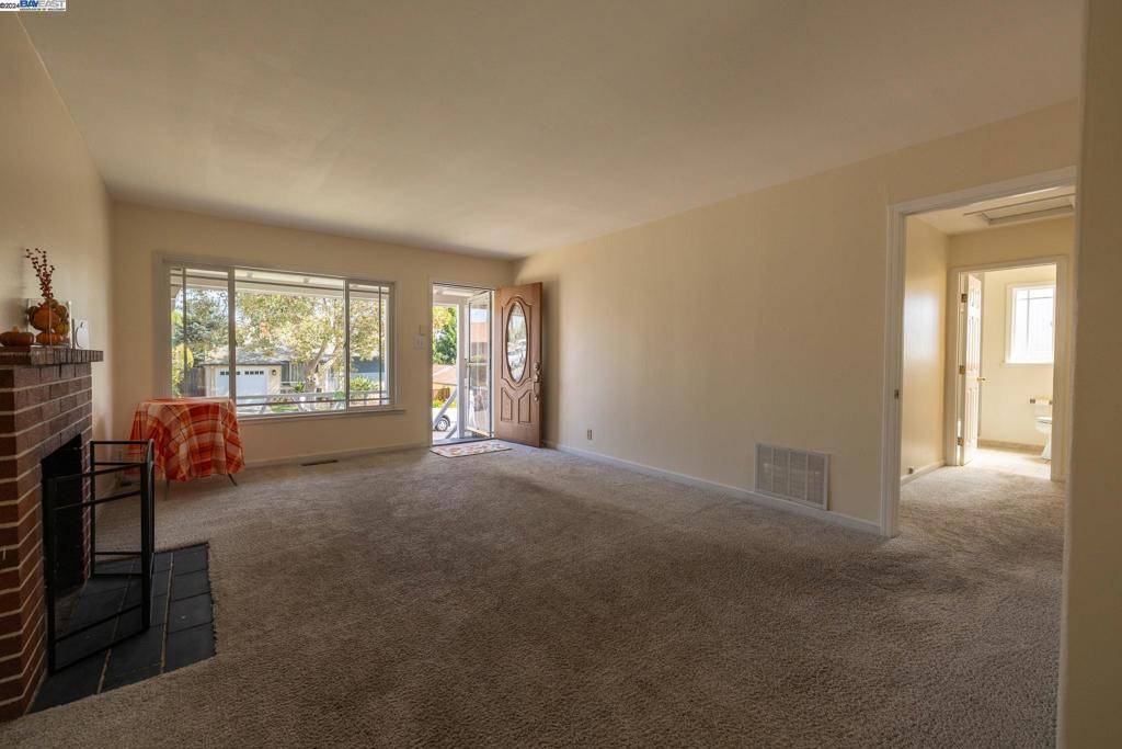 Castro Valley, CA 94546,18467 Hastings Way