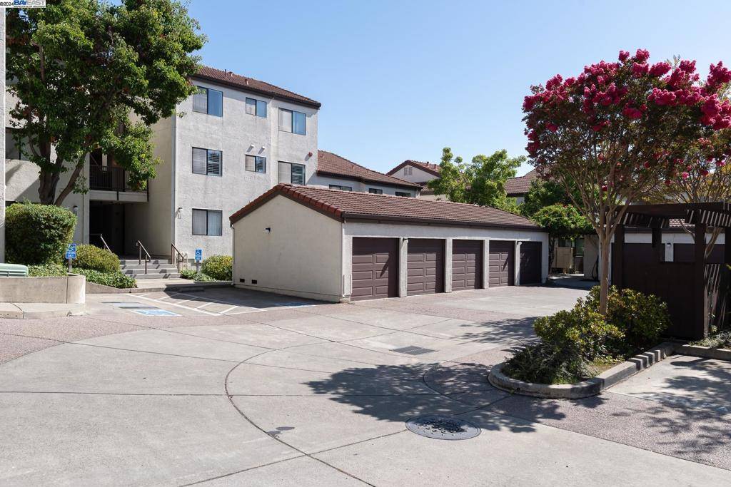 Hayward, CA 94546-6130,21239 Gary Drive #303