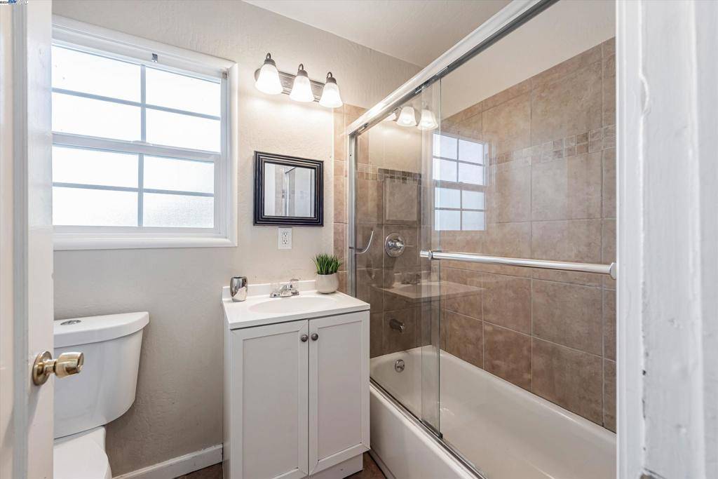 Oakland, CA 94603,9280 D St