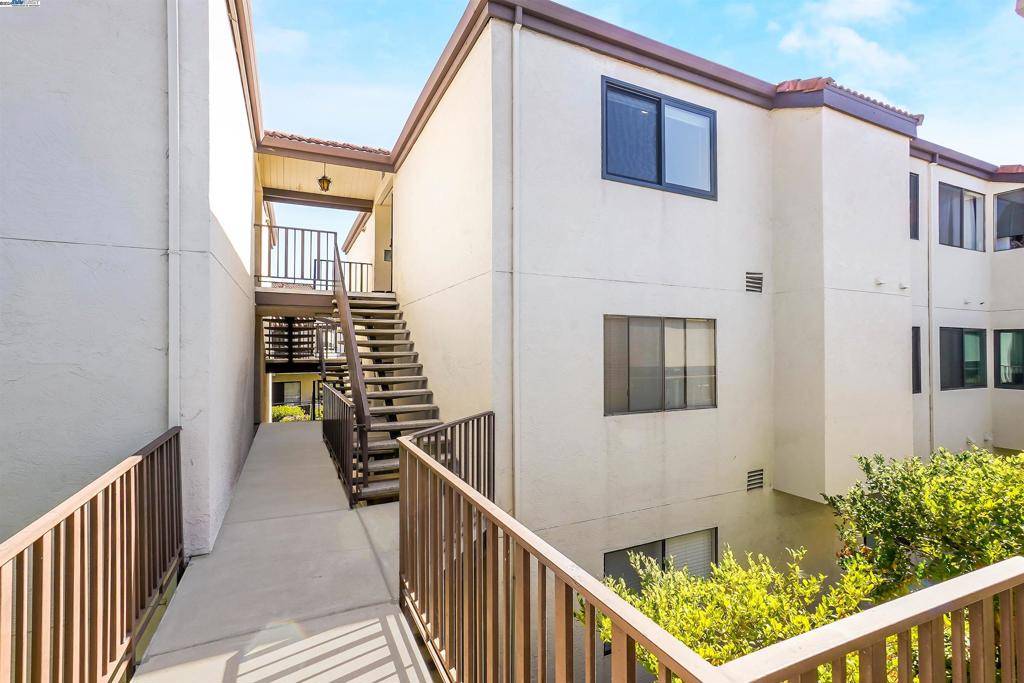 Hayward, CA 94546,21095 Gary Dr #306