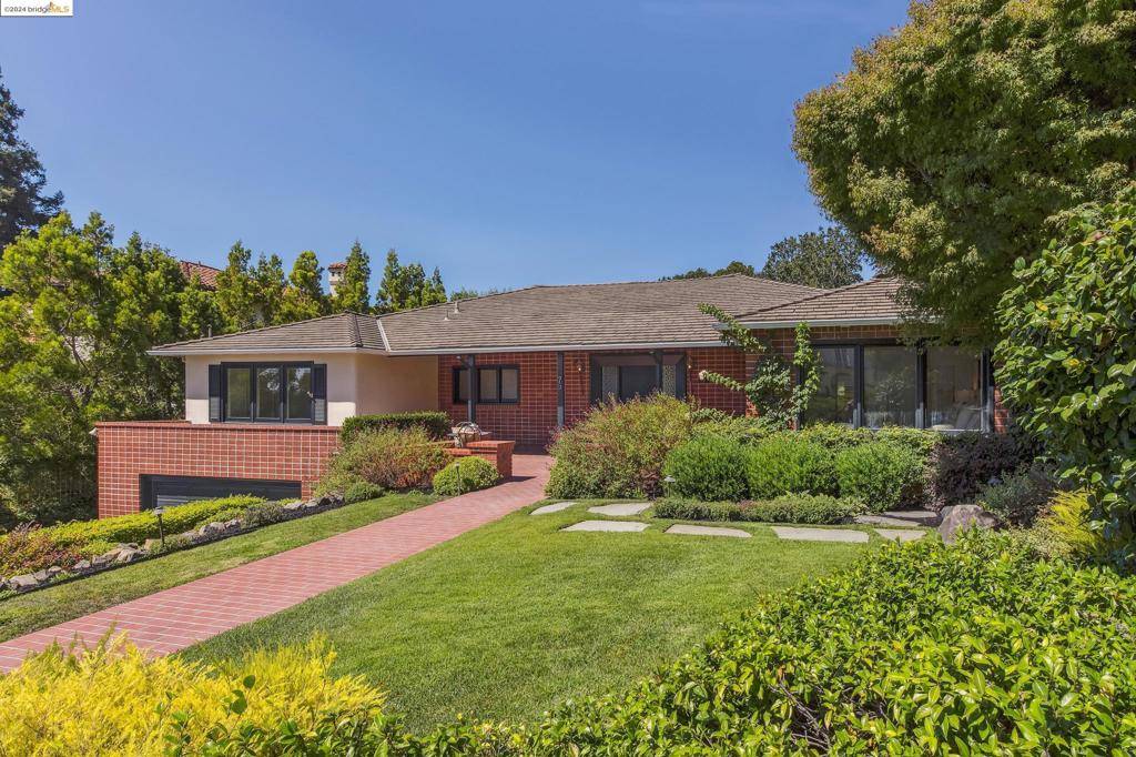 Piedmont, CA 94611-3303,75 Crest Road