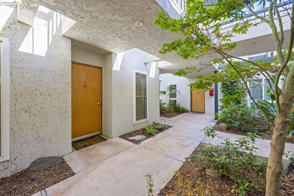 Walnut Creek, CA 94596,1411 Creekside Dr #24