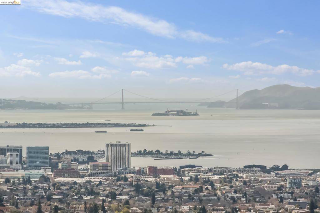 Oakland, CA 94618,7 Hawks Hill Ct