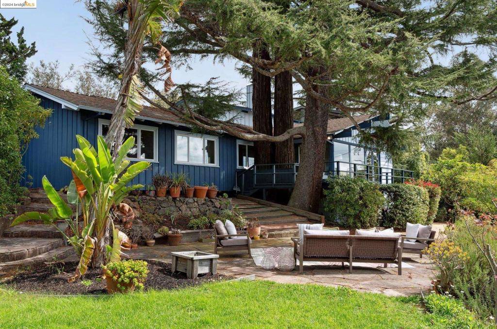 Oakland, CA 94602,2950 Hedge Ct