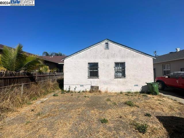 Oakland, CA 94603,10517 Pippin St