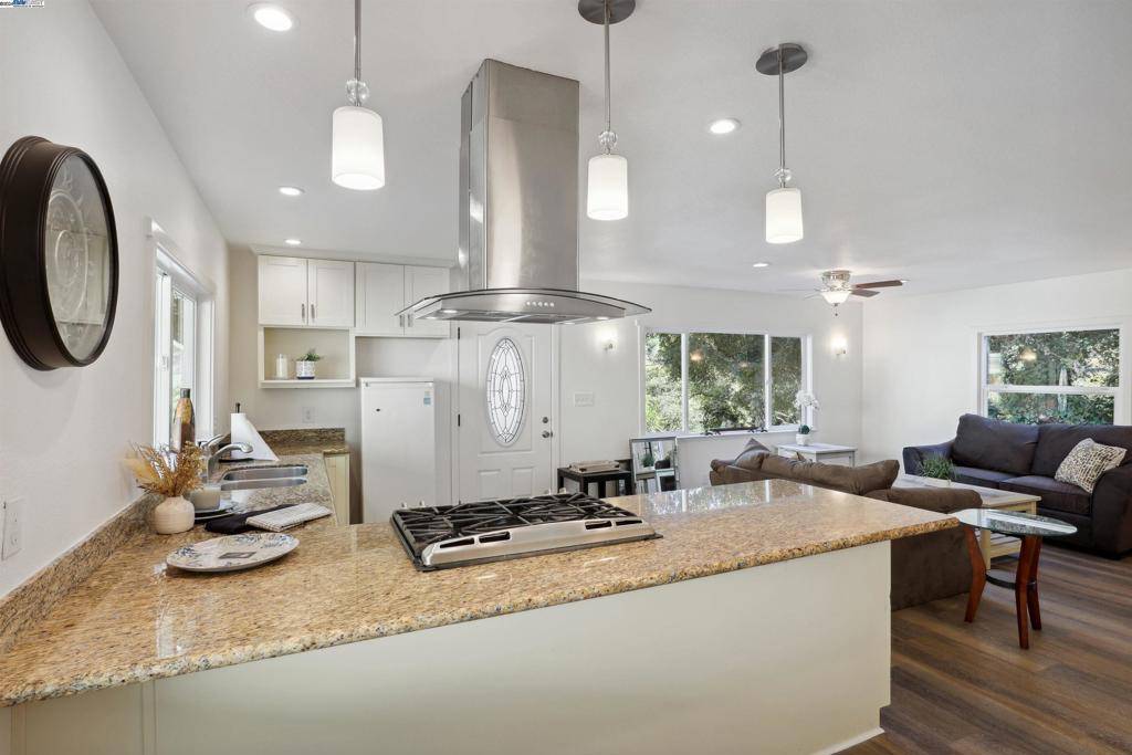 17834 Cull Canyon Rd Castro Valley, CA 94552