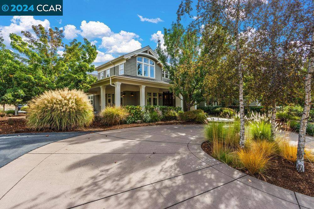 Moraga, CA 94556-2832,8 Julianna Court