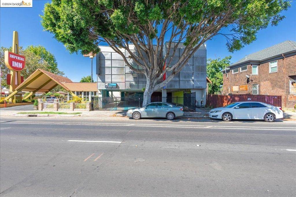 Oakland, CA 94609,482 W MacArthur
