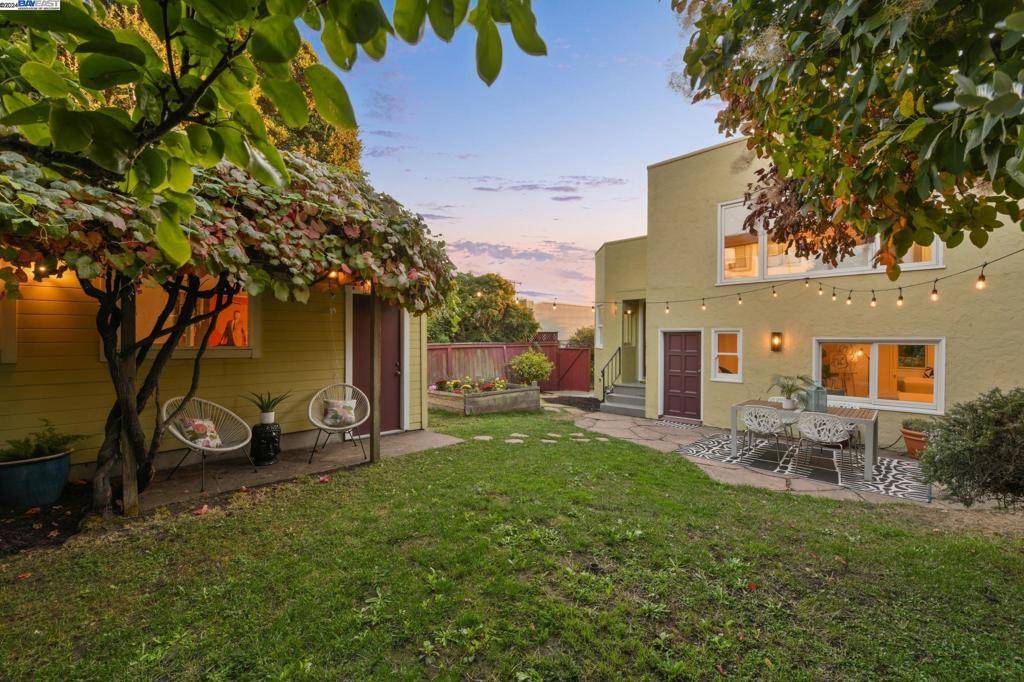 Albany, CA 94706,907 CARMEL AVENUE