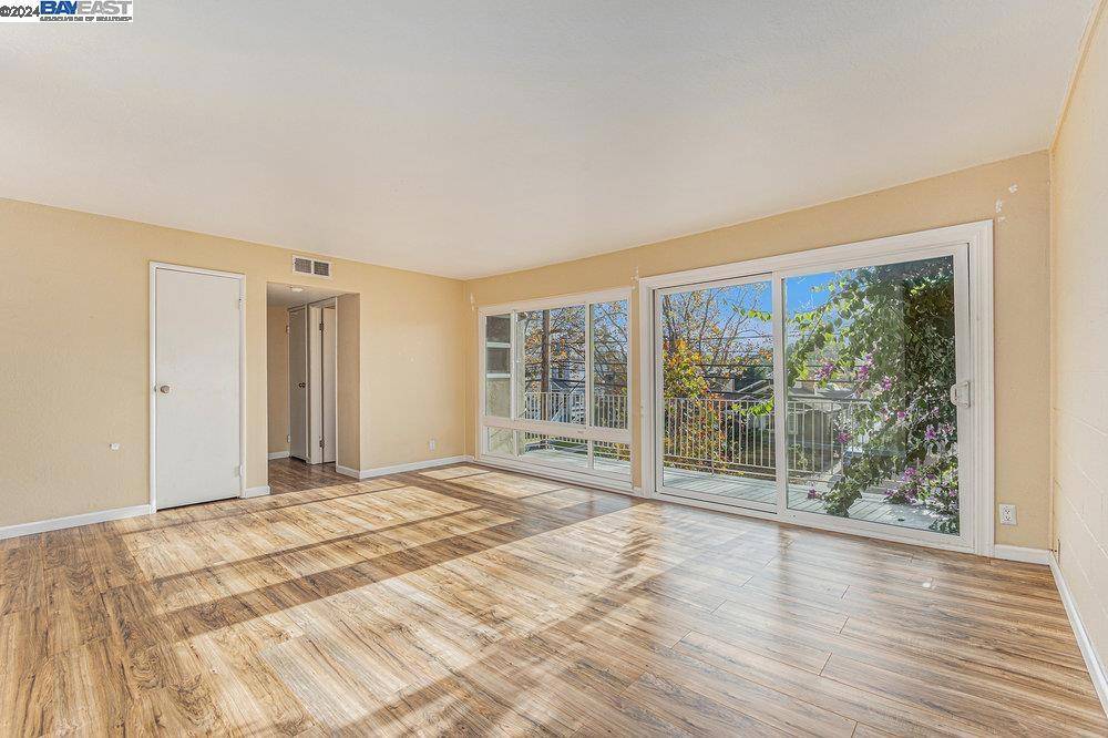 Alameda, CA 94501,1715 Central Avenue